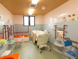 洗練された浴室設備