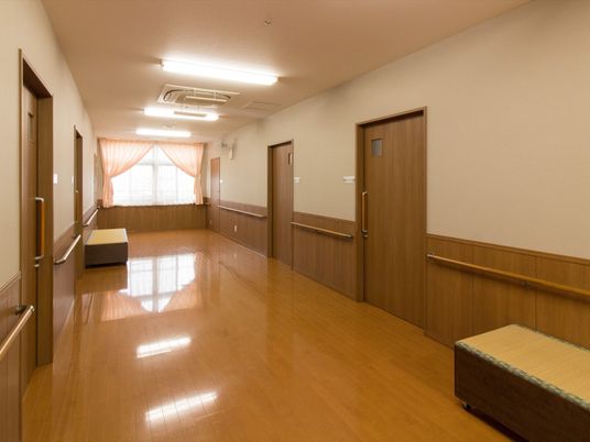 広々とした綺麗な廊下