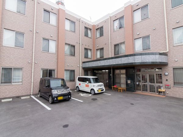 清潔感ある建物正面