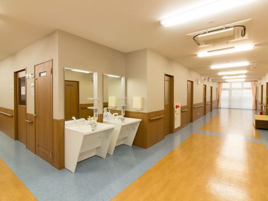 広々とした清潔な廊下