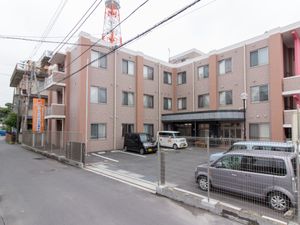 ピンクの建物の外観