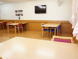 清潔感のある食堂スペース