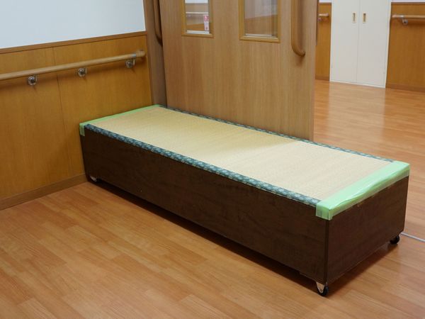 廊下のベンチ