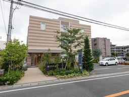 落ち着いた外観の建物