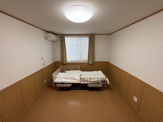 窓付きの明るい居室
