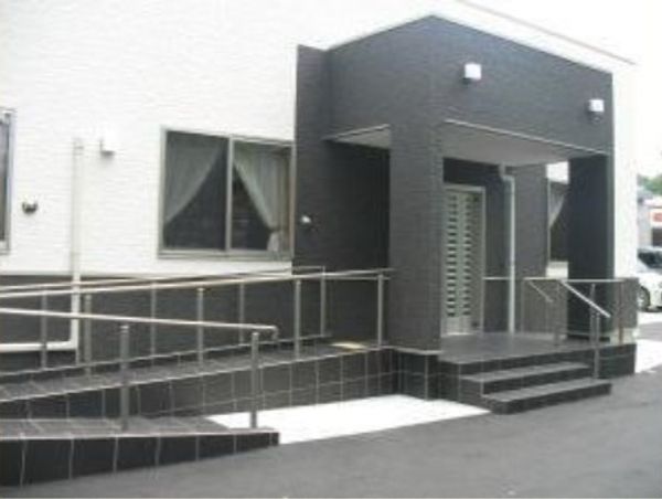 モダンな建物のエントランス