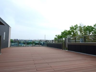 広々とした屋外テラス