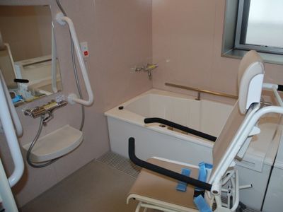 バリアフリーの浴室設備