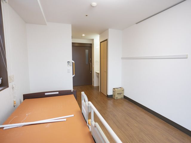 落ち着いた居室 居室 落ち着きのある空間で、快適に過ごせる工夫が施されています。シンプルで居心地の良い環境です。