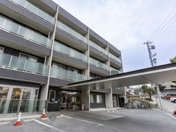 開放的な建物外観
