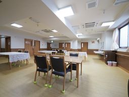 明るい食堂の様子