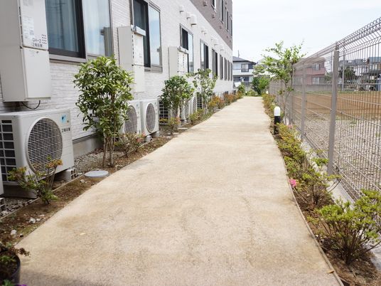 快適な施設の庭