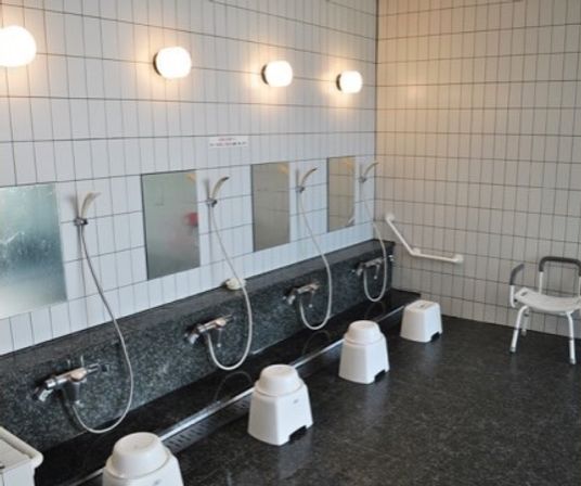 共同洗面台の整った空間