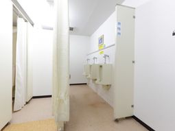 手洗い場所の清潔な廊下