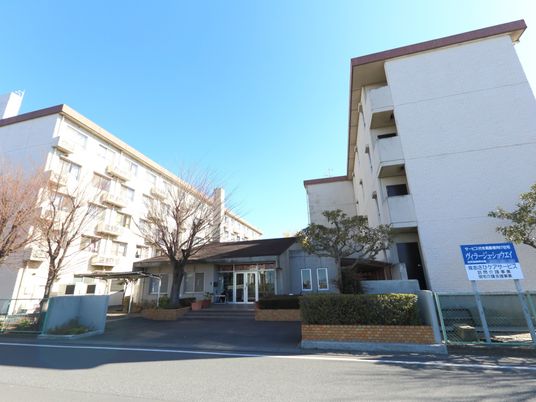 エントランス付近の建物外観