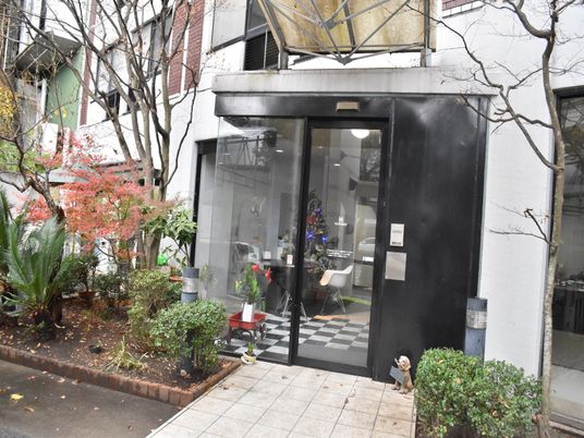 エントランスの外観