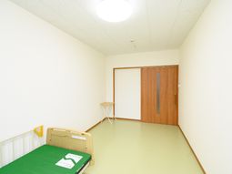 シンプルな個室の居室