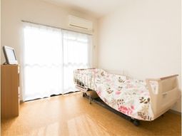 明るい居室の一角