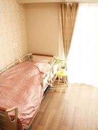 明るい個室の居室