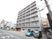 都市型の多階建て建物