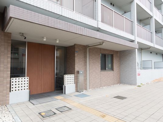 エントランスの外観