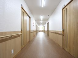 明るい廊下の様子