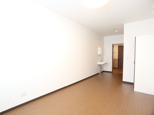 明るい居室の一角