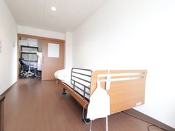 明るい居室の一角