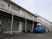 二階建て建物と駐車場
