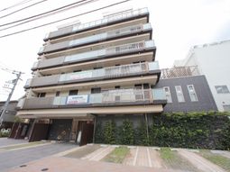 多階建て施設の外観
