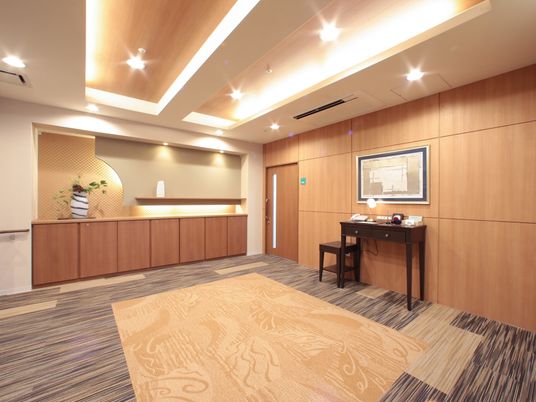 フロントエリアの落ち着いた雰囲気