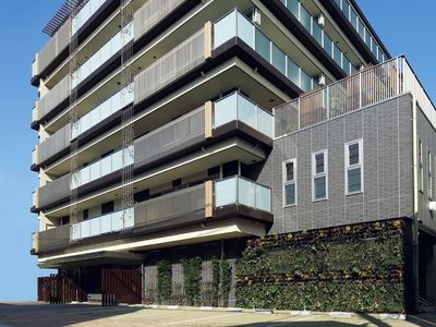 モダンな建物の外観