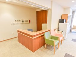 明るいフロントカウンター