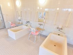 手すり付き浴室設備