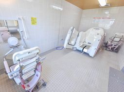 清潔な浴室設備