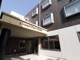 現代的な建物のエントランス