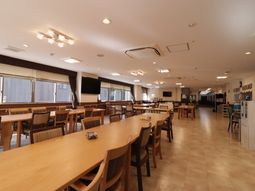 広々とした食堂空間