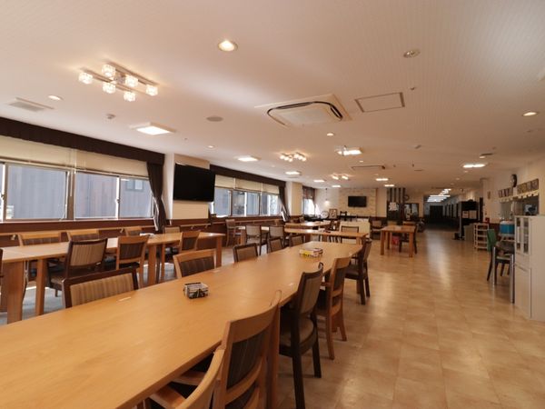 広々とした食堂空間