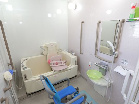 手すり付き浴室設備