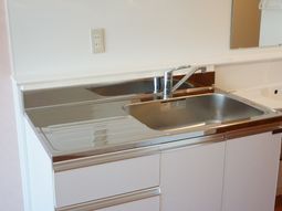 清潔なキッチンシンク