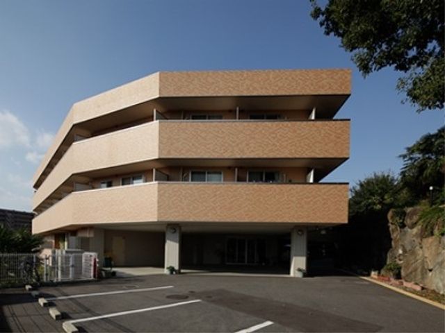 モダンな外観の建物