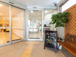 エントランスと掲示板