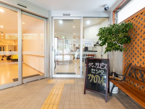 エントランスと掲示板