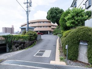 静かな環境の建物外観