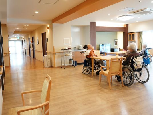 廊下とダイニングスペース