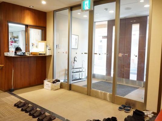 エントランスの清潔な空間