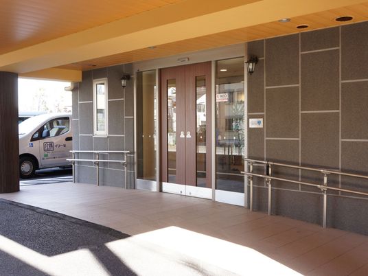 入口のモダンなエントランス