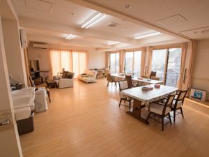 共有スペースの広々とした居室
