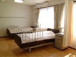 明るい居室の様子