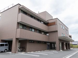 多階層の建物の外観